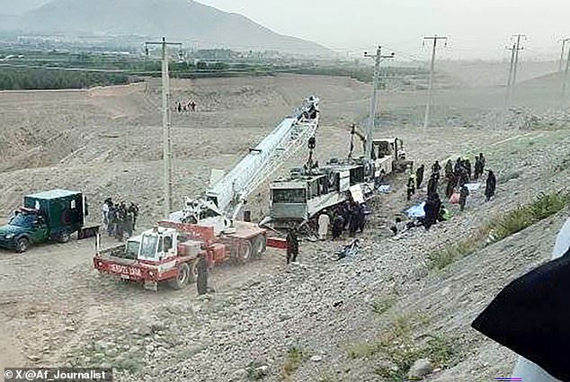 At least 26 people de@d and dozens injured as bus rolls down embankment
