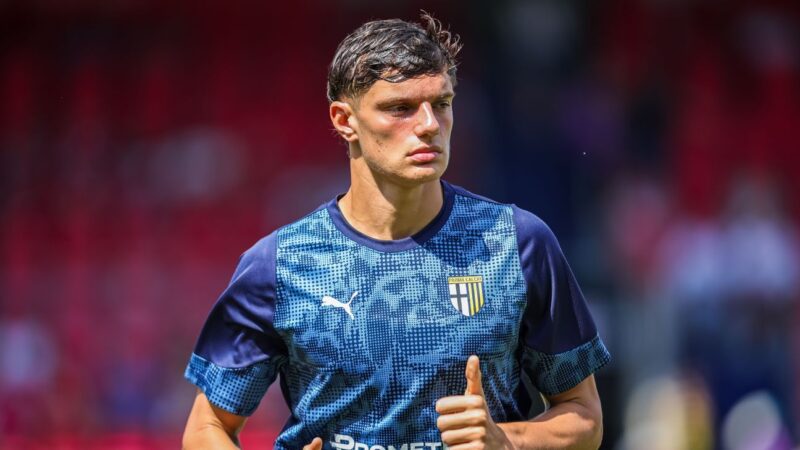Liverpool sign Giovanni Leoni from Parma