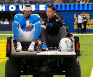 Chargers WR Quentin Johnston has concussion after hard hit