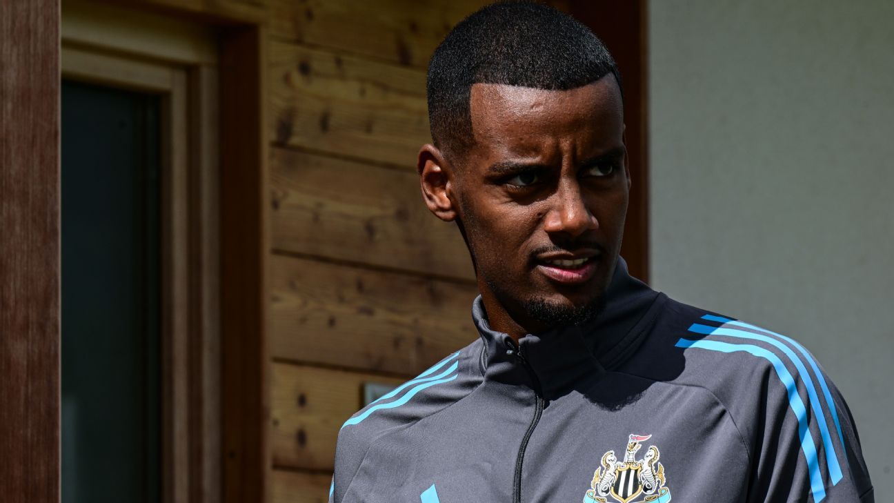 Alexander Isak skips PFA awards amid Liverpool pursuit
