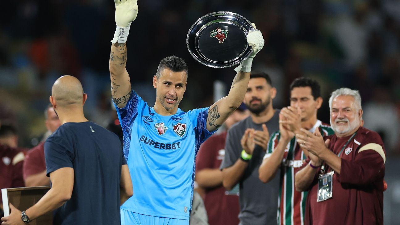 Fluminense GK Fábio ‘breaks’ Peter Shilton’s appearance record