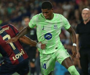Rashford’s full debut cut short as Flick’s changes fuel Barça win