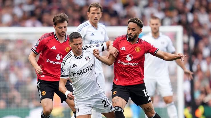 Fernandes misses penalty as Man United held by Fulham at Craven Cottage