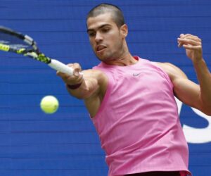 Alcaraz overcomes knee issue for third-round US Open win