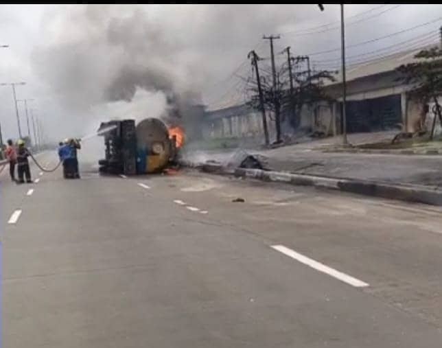 Four vehicles razed as petrol tanker explodes in Lagos