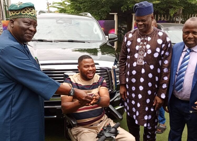 Gov Makinde Donates SUV to Yinka Ayefele After Fire Incident