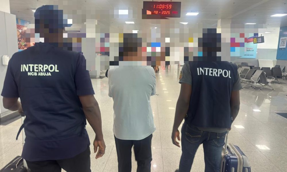 Nigeria Police Repatriate Wanted Notorious Chinese Gang Leader [Photos]