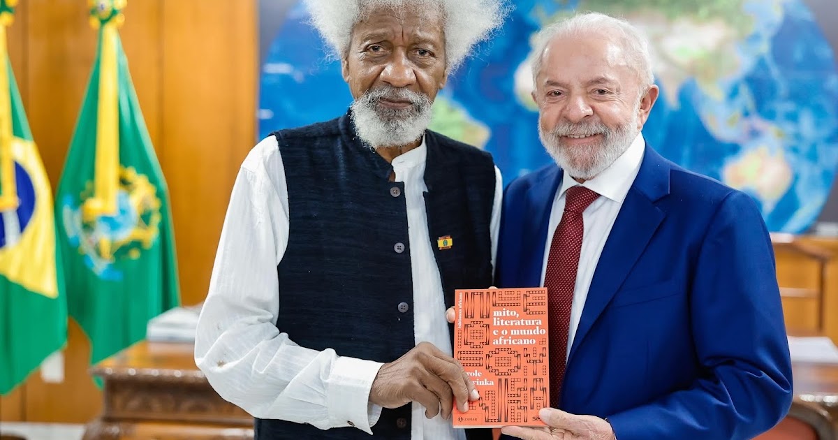 Soyinka Gifts Lula African Literary Classic During Tinubu’s Brazil Visit
