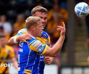 Super League: Castleford Tigers 6-64 Leeds Rhinos