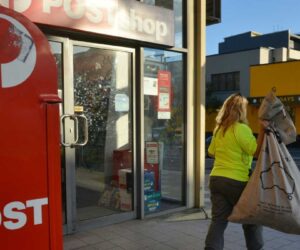 Australia joins countries suspending post to US