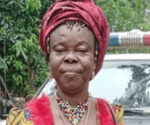Popular Entertainer Dies After Collapsing During Performance