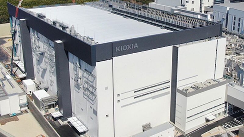 Kioxia develops a 5TB flash memory prototype with daisy chained beads that maintain bandwidth and reduce latency for mobile edge computing and AI applications
