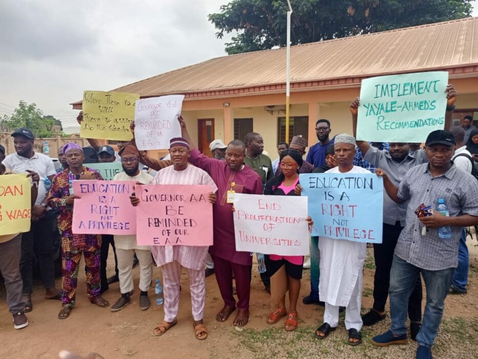 Kwara Varsity Lecturers Stage Peaceful Protest, Demand Payment Of EAA, Others