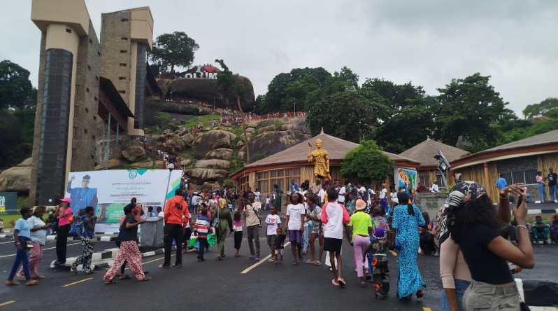 Overcrowding, Safety Concerns Force Ogun To  End Free  Entry To Olumo Rock  23rd August – Independent Newspaper Nigeria