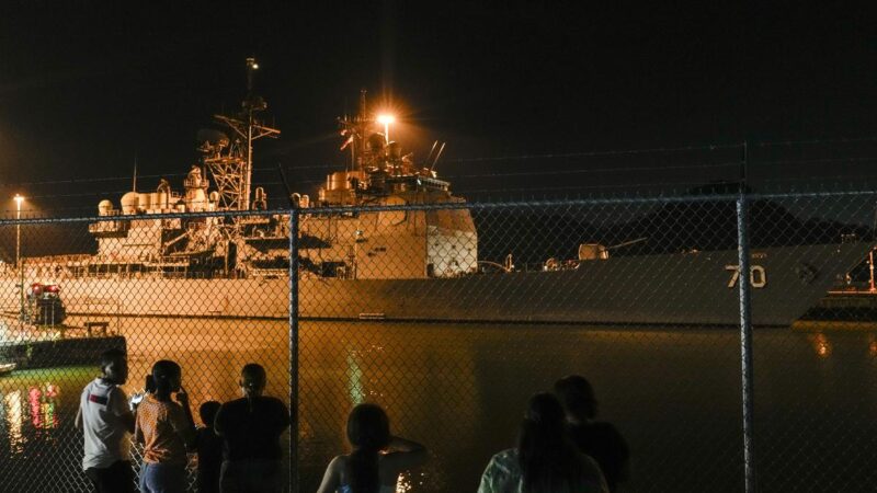 US warship enters Panama canal and now heading towards Caribbean