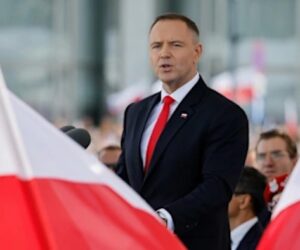 Polish President’s Veto Puts Ukraine’s Starlink Access at Risk Amid Refugee Aid Tensions