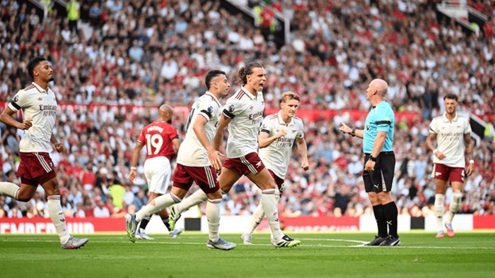 Calafiori header earns Arsenal 1-0 win at Old Trafford