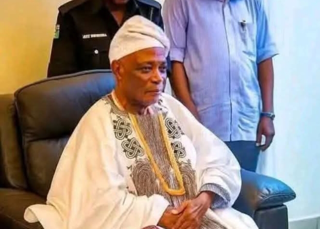 Oba Ladoja: Olubadan designate in closed door meeting with Ibadanland kingmakers