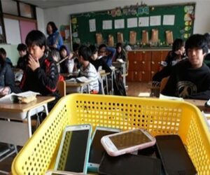 South Korea Passes Law Banning Smartphones in Classrooms From 2026