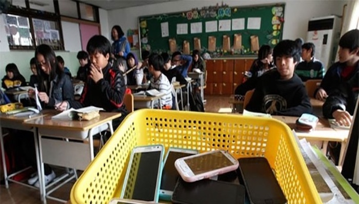 South Korea Passes Law Banning Smartphones in Classrooms From 2026
