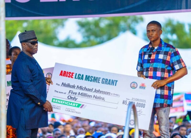 Akwa Ibom Gov Lifts 476 Less-privileged With N239m Grants