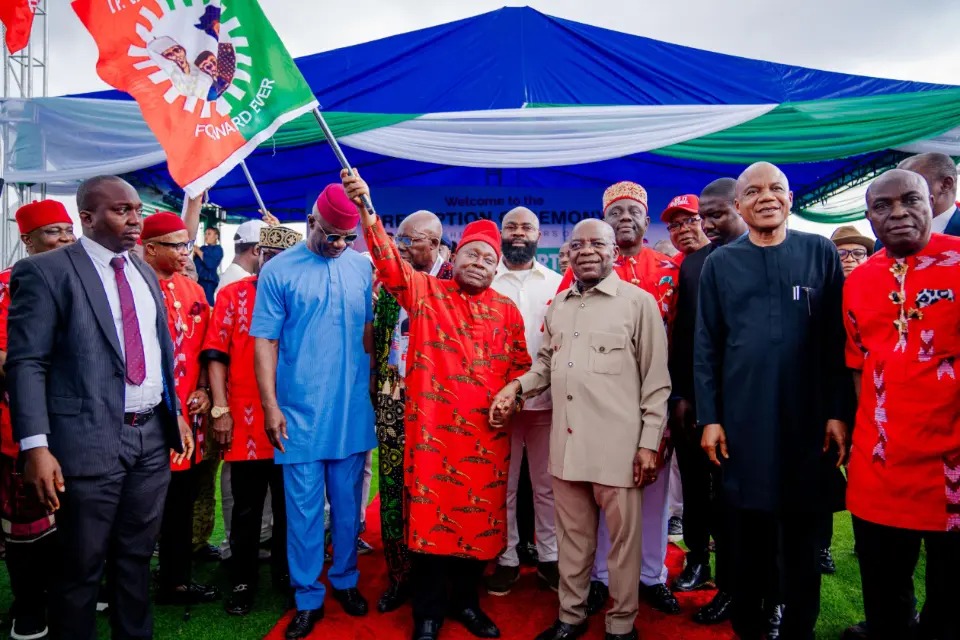 Gov. Otti Receives 66 Defectors From PDP, APGA Into LP