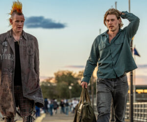 Caught Stealing review: Darren Aronofsky’s punk-rock 90s crime caper is a cat-sitting gig gone haywire