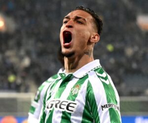 Manchester United accept Real Betis bid for Antony