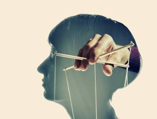 How to spot a manipulator before losing yourself