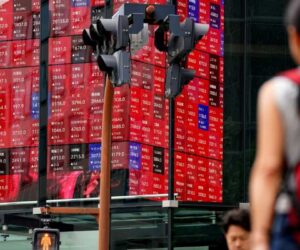 Asian markets dip after US tech slide