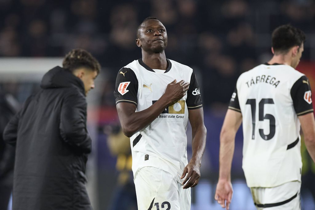 Report: Sadiq Umar’s future hangs in the balance as Valencia make last-ditch bid