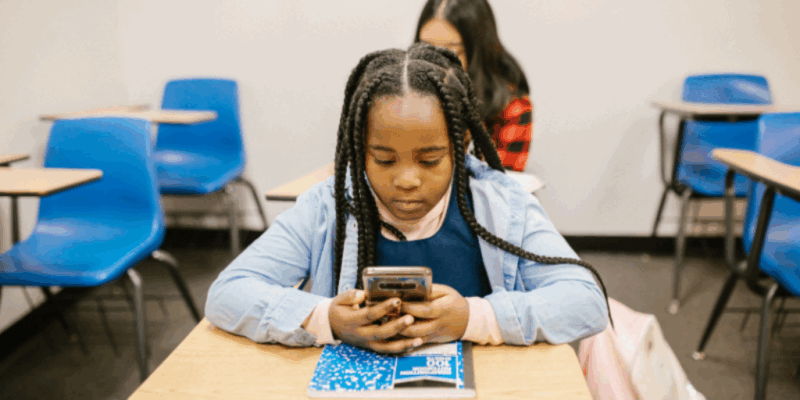 South Korea Bans Mobile Phones in Classrooms | Tech | Business