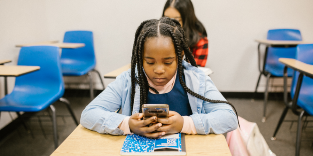 South Korea Bans Mobile Phones in Classrooms | Tech | Business