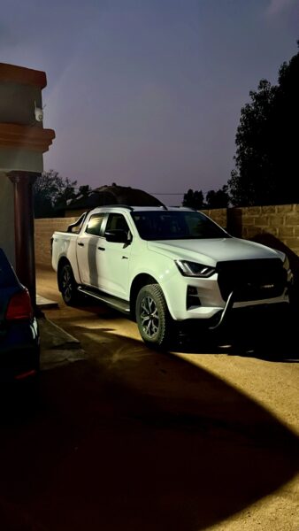 South African author gives sassy reply to X user who said “her standards are too high, see you at 40” after she showed off her new car