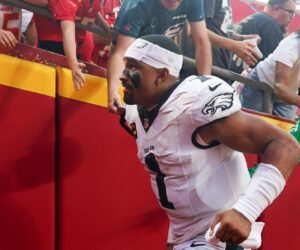 Hurts, Eagles get last word on Chiefs in Super Bowl rematch