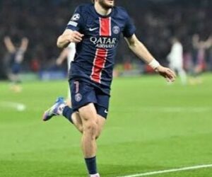 Kvaratskhelia Helps Title Holders PSG Cruise To Winning Start
