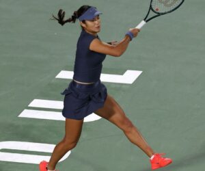 Emma Raducanu overcomes tears, rain delays at Korea Open