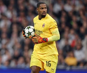 Transfer rumors, news: Chelsea back in for Maignan to replace Sánchez