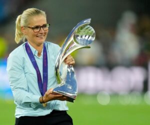 Sarina Wiegman wins Johan Cruyff Trophy: ‘I’m staying in England’