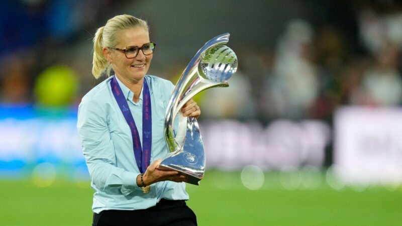 Sarina Wiegman wins Johan Cruyff Trophy: ‘I’m staying in England’