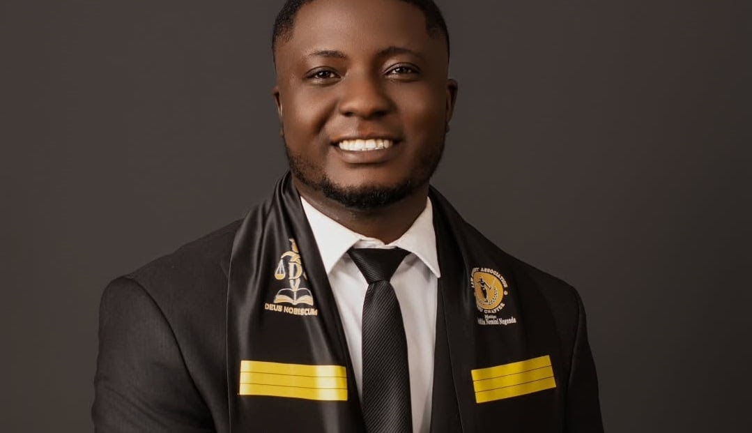 Viral street hawker who shared money to inmates in 2022 bags law degree