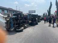 Container truck crushes tricycle, k!lls police officer, passenger in Lagos