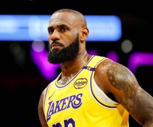 Lakers leave future up to LeBron James, extend coach JJ Redick