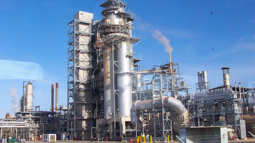 Dangote Refinery announces resumption of petrol sales in Naira