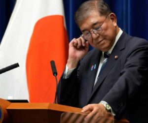Asian shares rise as Japan politics weigh on yen