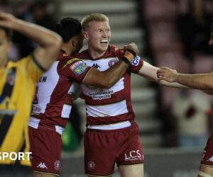 Wigan 62-6 Castleford: Warriors clinch Super League top-two finish with 11-try win