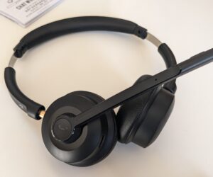 Creative Chat Wireless business headset review