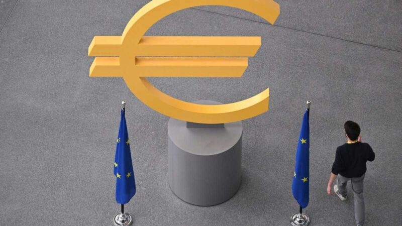 France political crisis looms over ECB meeting