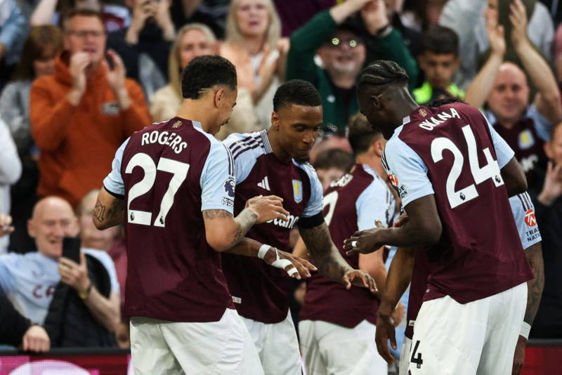 10-man Sunderland fight back to deny Aston Villa first win in Premier League clash 