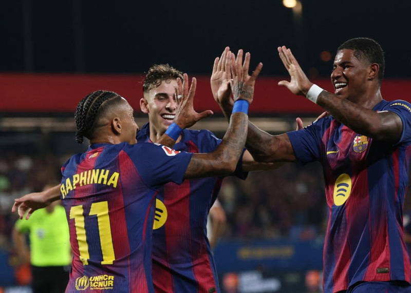 Barcelona destroy Valencia in La Liga clash